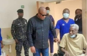 Mahama visits K.K Kabobo at the hospital, donates cash