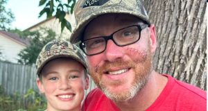‘Hero’ 12-year-old saves dad from bear mauling in Wisconsin woods | US News