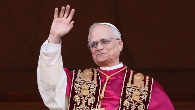 16358671_050825-cc-ap-pope-leo-balcony-waving-closeup-img.jpg