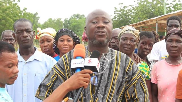 Dufia-Of-Bewutesikope-Togbe-Adzaklo-Dunesor-II-Addressing-The-Media-After-The-Clean-Up-Exercise.jpg