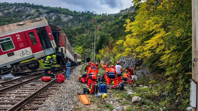 skynews-slovakia-train-crash_7049880.jpg
