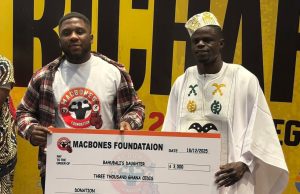 Freezy Macbones donates GHS 3000 to daughter of the late Ghanaian boxer Bahubali