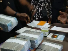 Police return GH¢85,000 in missing bag to owner