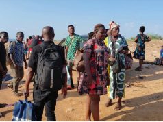 Ferry breakdown leaves hundreds stranded on Afram River