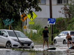 Hawaii storms have caused $1bn in damage, governor says