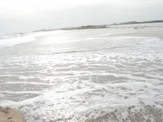 Sea breaks into Volta River around Fuveme; NADMO warns of flooding