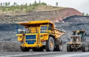 The invisible issues in mine-to-state transitions: The case of the Damang transition