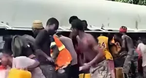 Konongo youths rush to siphon oil from an overturned tanker