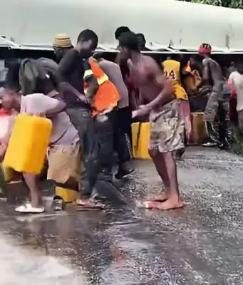 Konongo youths rush to siphon oil from an overturned tanker