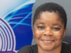 Lady drags her boyfriend to Aunty Naa for sleeping with her two sisters