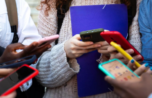UK Prime Minister Starmer bans under-16s from social media