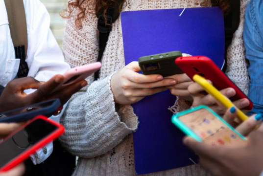 UK Prime Minister Starmer bans under-16s from social media