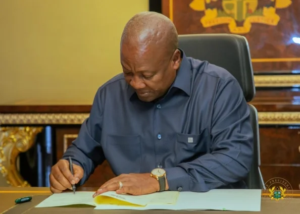 Mahama_signs-594x424-1.jpg