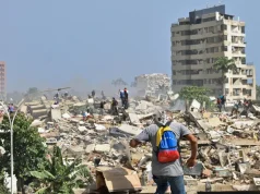 Venezuela earthquakes kill 920 people as families desperate for news