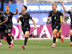 Canada score dramatic late winner to reach World Cup last 16