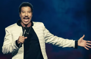 Lionel Richie leaves fans concerned after illness forces him to end concert early