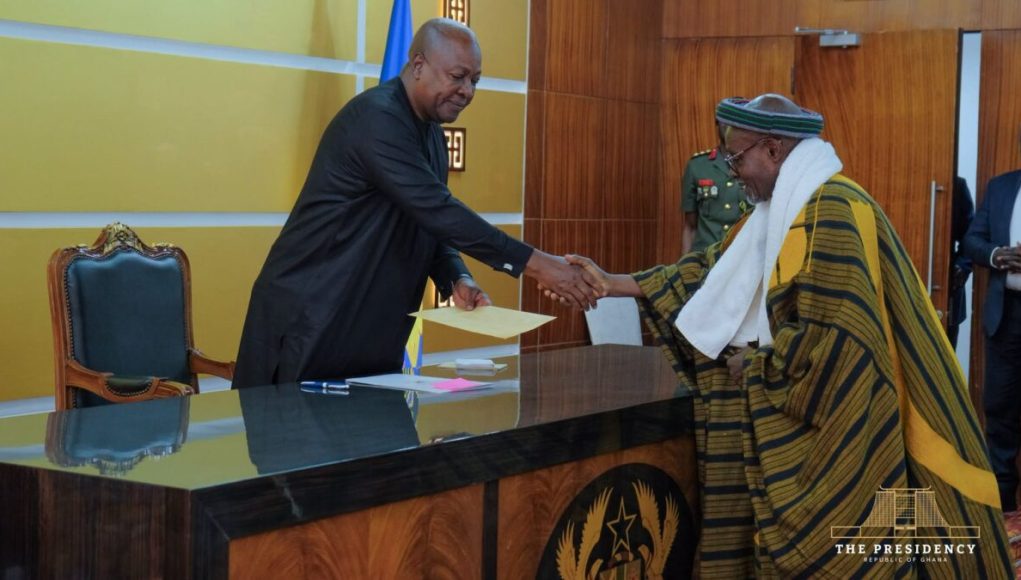 Mahama-mourns-Ya-Na-Abukari-II-pledges-state-support-for-funeral-rites.jpg