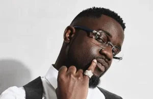 “Stop Telling Everybody Your Plans” — Sarkodie Advises Against Publicising Ambitions