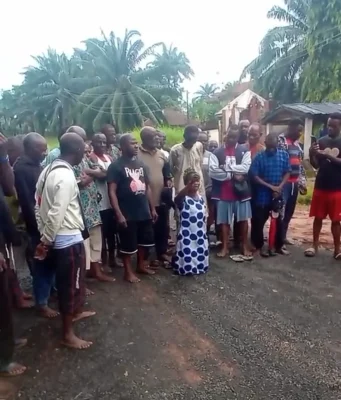 Woman’s in-laws go into panic and try to shut her up during oath-swearing