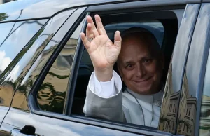 Pope discharged from hospital days after lung cancer surgery