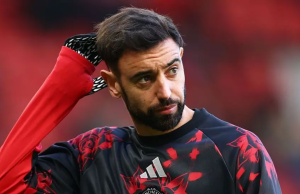 ‘Fully committed’ Fernandes to remain Man Utd captain